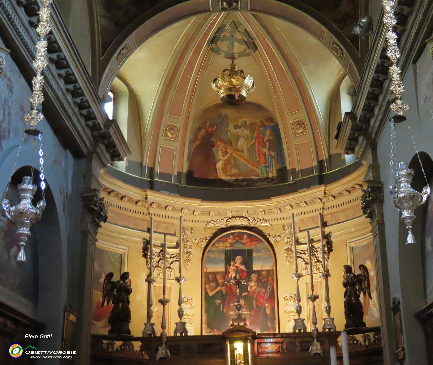 51 L'interno absidale della chiesa dell'Invenzione della Santa Croce.JPG